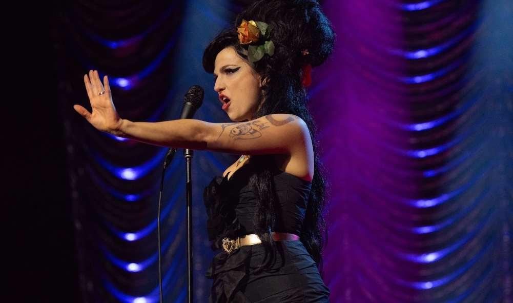 Mira Back to Black: Un tributo digno de Amy Winehouse en Tele Latino